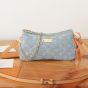 LV Liv Pochette