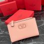 Valentino VLOGO SIGNATURE GRAINY CALFSKIN CARDHOLDER WTH ZIPPER