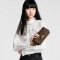 LV Wallet On Chain Lily