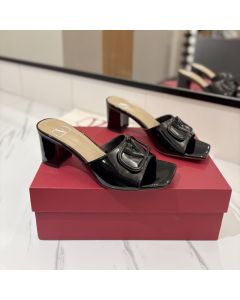 Valentino VLOGO SIGNATURE PATENT LEATHER SLIDE SANDAL