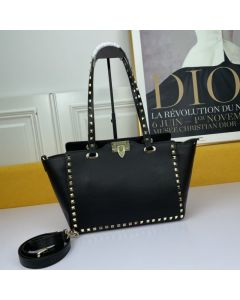 Valentino MEDIUM GRAINY CALFSKIN ROCKSTUD BAG