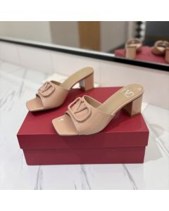 Valentino VLOGO SIGNATURE PATENT LEATHER SLIDE SANDAL 