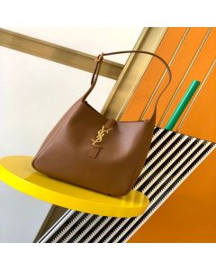 YSL LE 5 À 7 supple SMALL IN GRAINED LEATHER