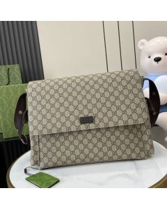 Gucci GG Supreme medium diaper bag