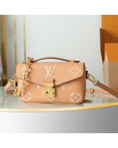 LV Pochette Métis East West