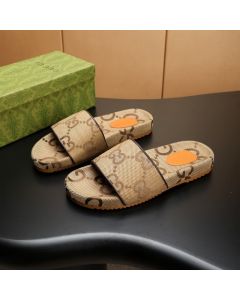 Gucci Men's maxi GG canvas slide sandal