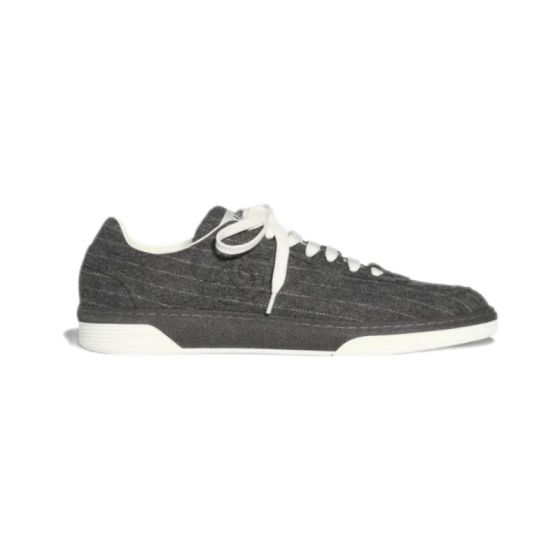 CHANEL Sneakers